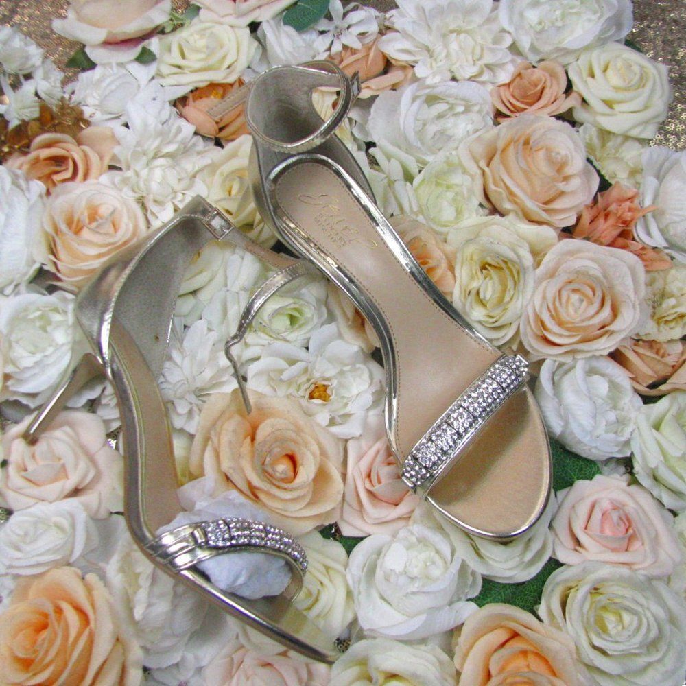 NIB Badgley Mischka sparkly Silver heels 7.5